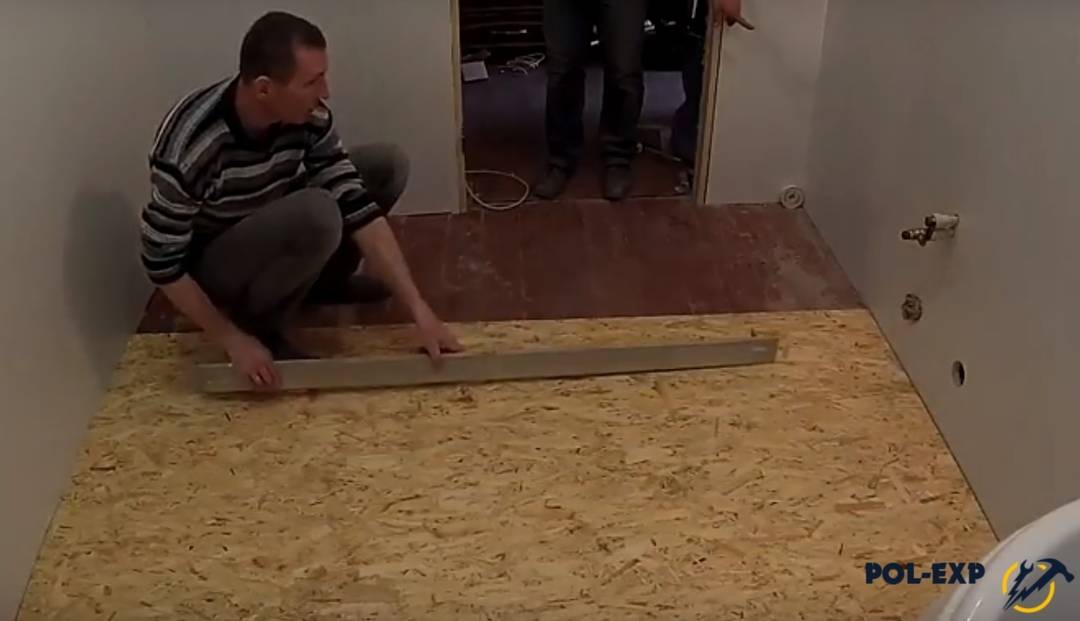 Что можно постелить на деревянный пол под линолеум?