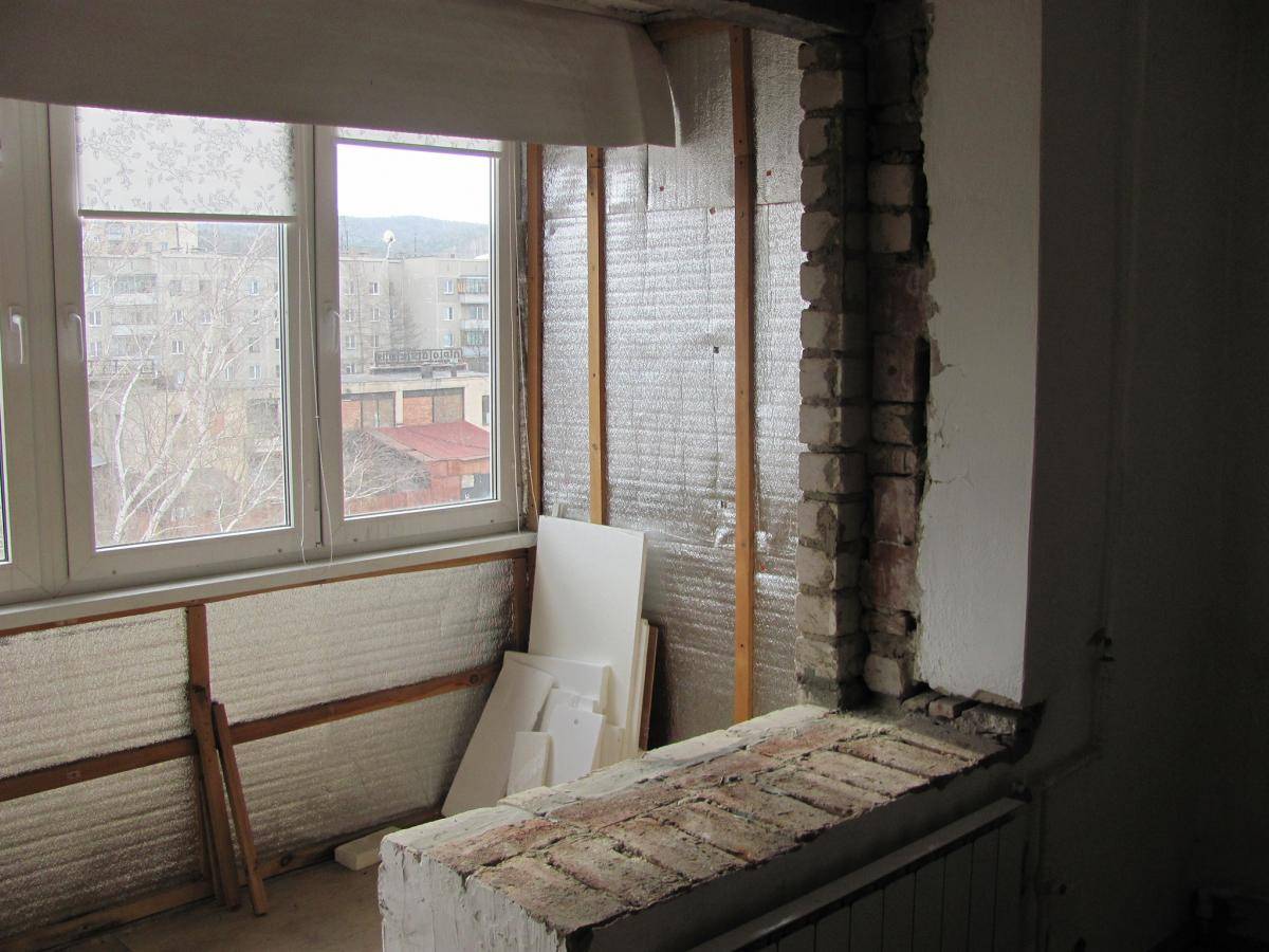 Можно ли сносить стену между балконом и комнатой: советы