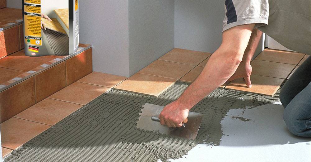Как выровнять пол плиточным клеем под ламинат и иные покрытия