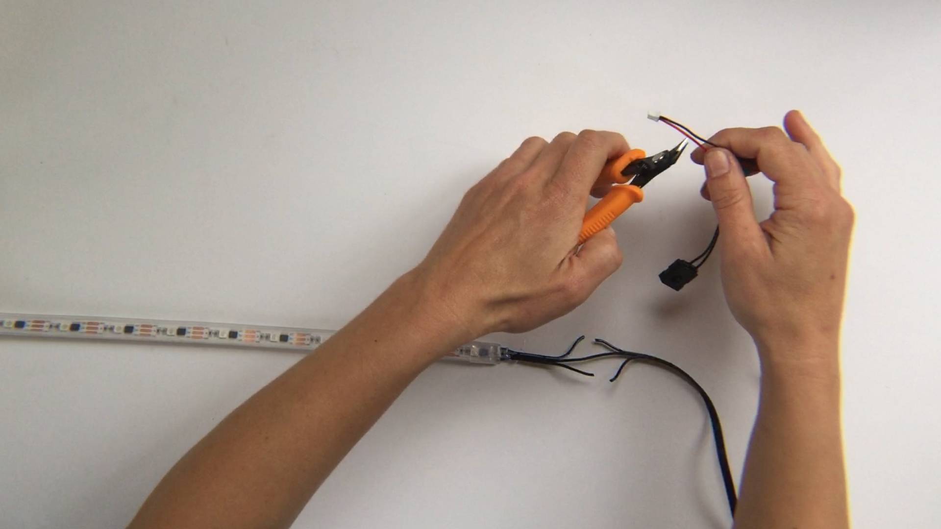 Интересное о led » как крепить алюминиевый профиль для светодиодной ленты