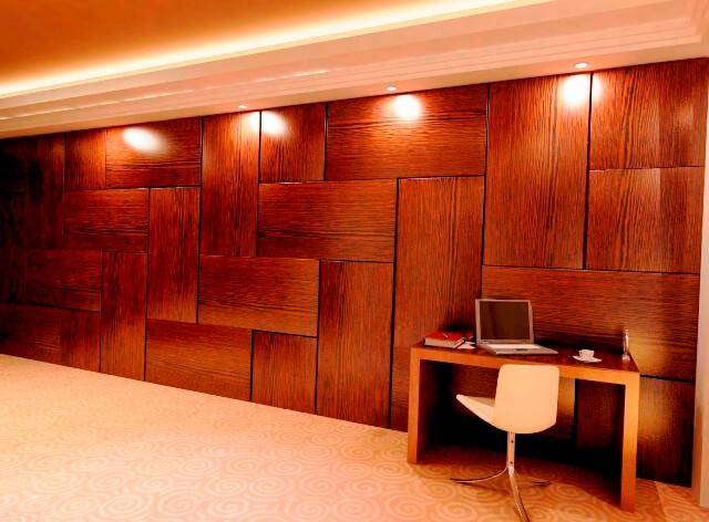 Отделка комнаты деревянными панелями: плюсы и минусы, примеры