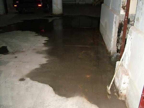 Вода в подвале многоквартирного дома