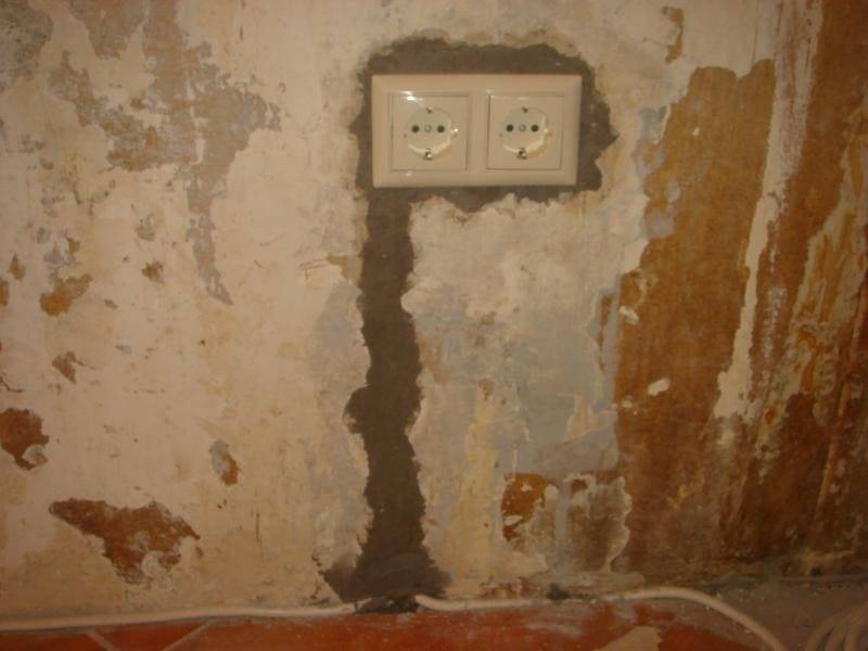 Как правильно штробить стены под электропроводку