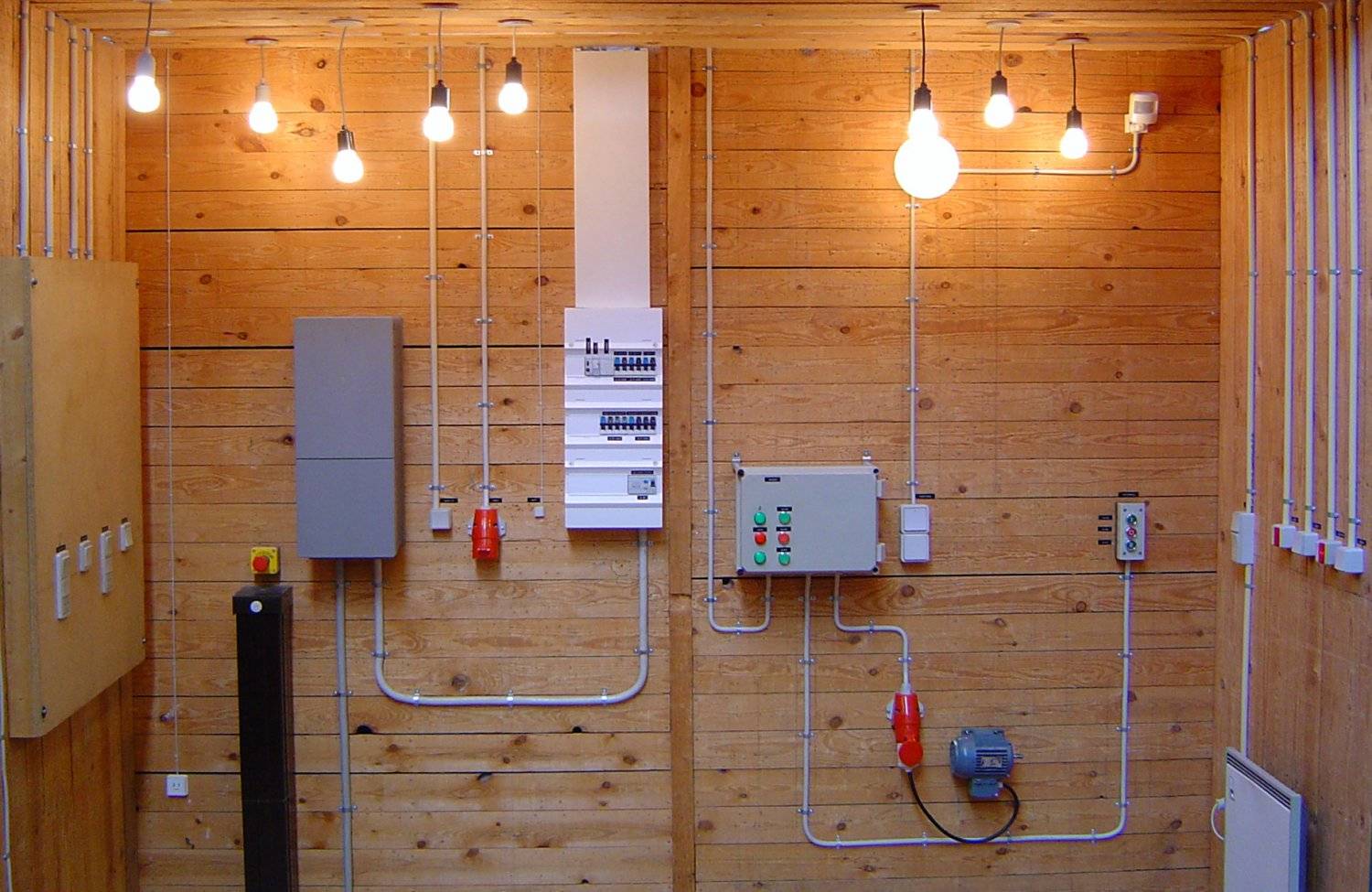 Сколько стоит электрика в квартире – проведение проводки, стоимость материалов и работы