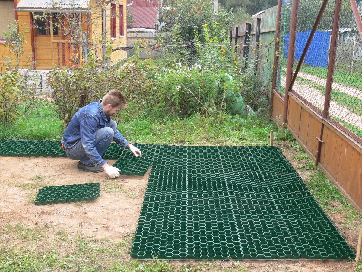 Пластиковая плитка и модульные покрытия для укладки садовых дорожек: Плюсы и Минусы и Фото