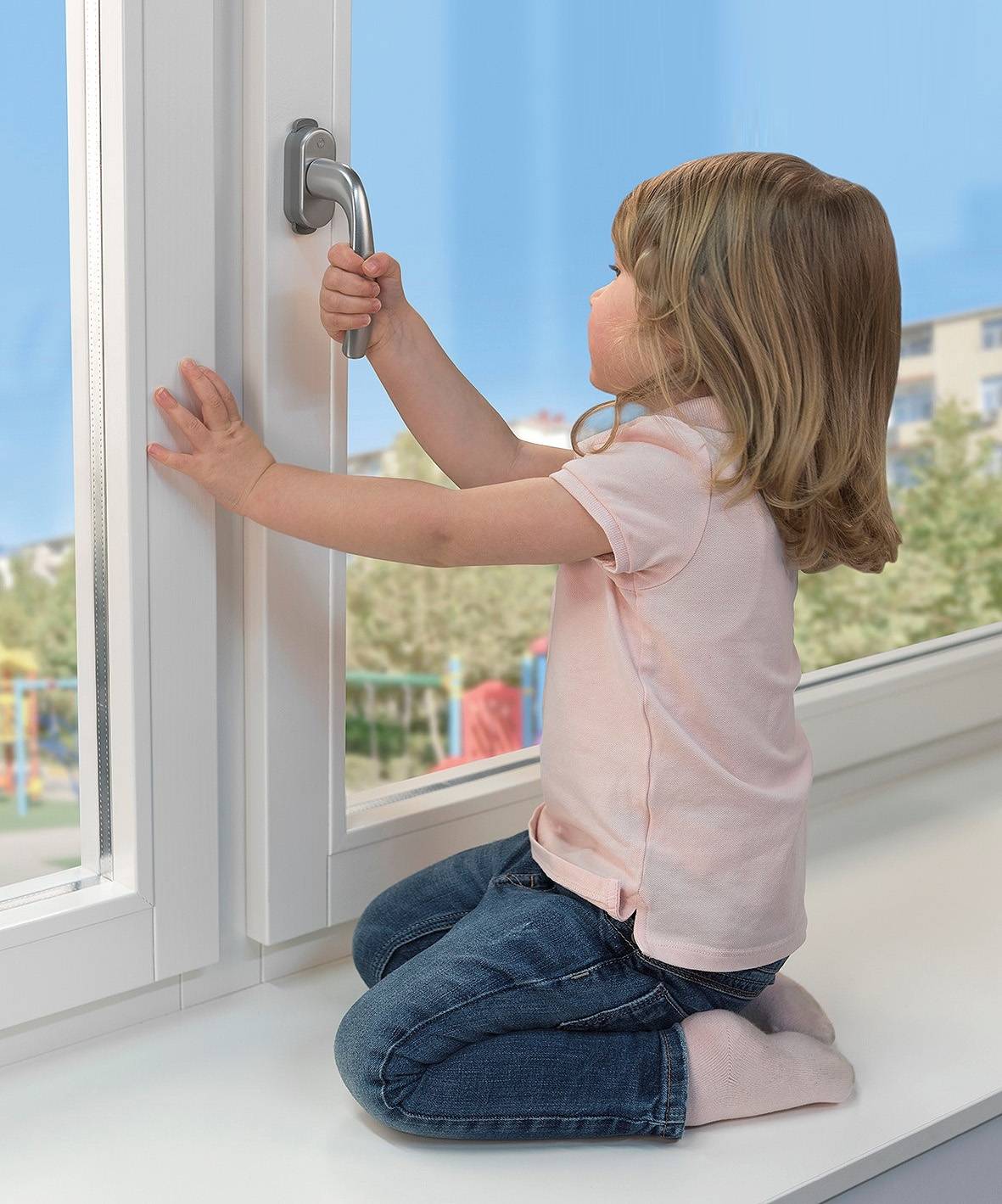 9 советов по выбору детского замка на окна
