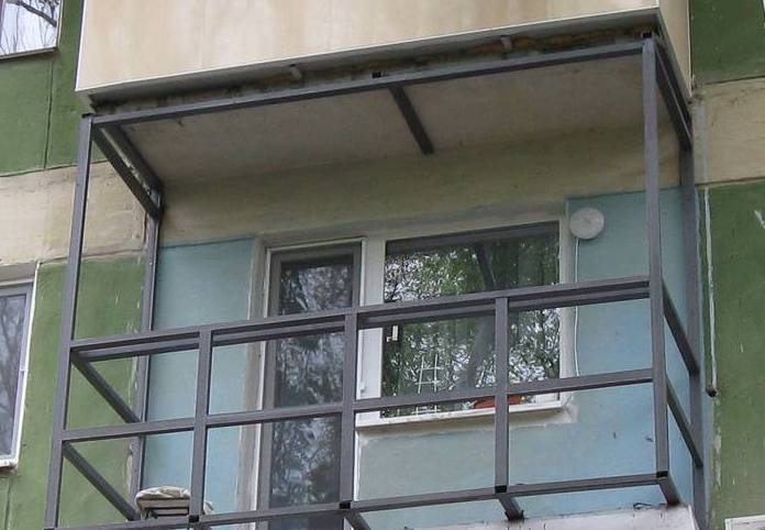 Балкон из поликарбоната: своими руками, остекление, отделка, обшивка