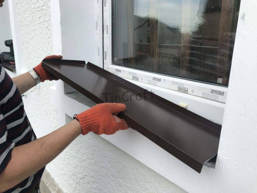 Как установить отливы на окна пластиковые или поставить на деревянные: как правильно сделать своими руками, а также крепить в каркасном доме или снять при демонтаже?