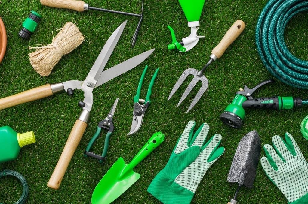 Садовый инвентарь и инструменты для огорода: описание с фото, выбор и хранение