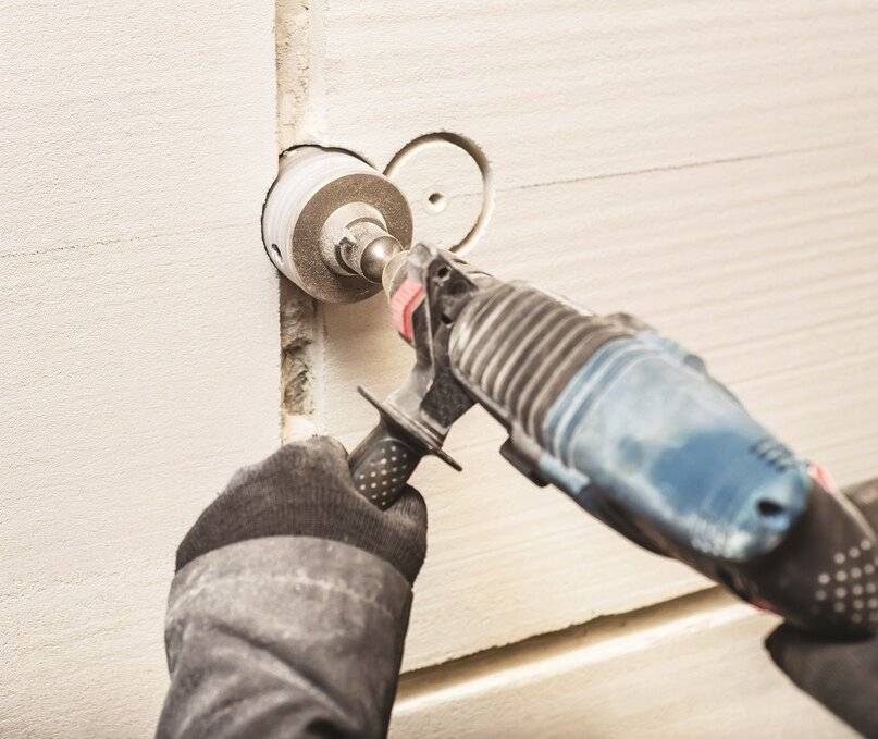 Чем заделать штробы в стене под проводку: чем замазать проделанные в стене отверстия после штрорбления в бетонной, деревянной или кирпичной стене