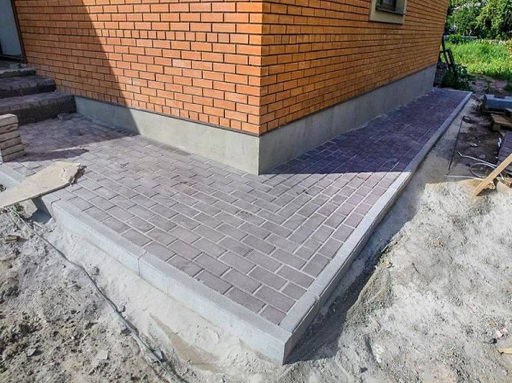 Отмостка из бетона своими руками — пошаговая инструкция