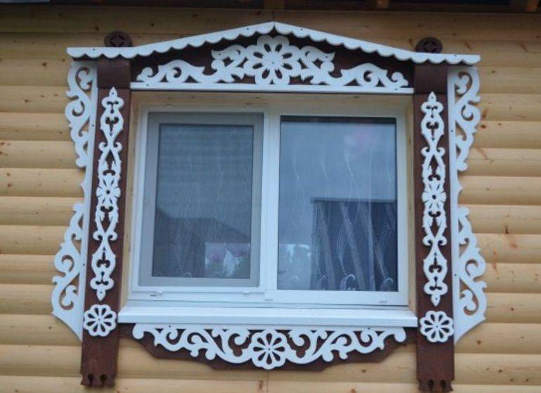 Наличники на окна в деревянном доме: установка резной обналички своими руками