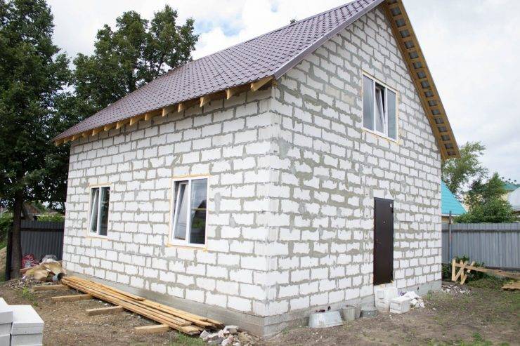 Строительство дома из керамзитобетонных блоков: особенности