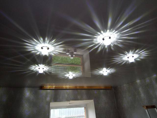 Расположение светильников на натяжном потолке: фото, схемы, лучшие варианты как их можно разместить