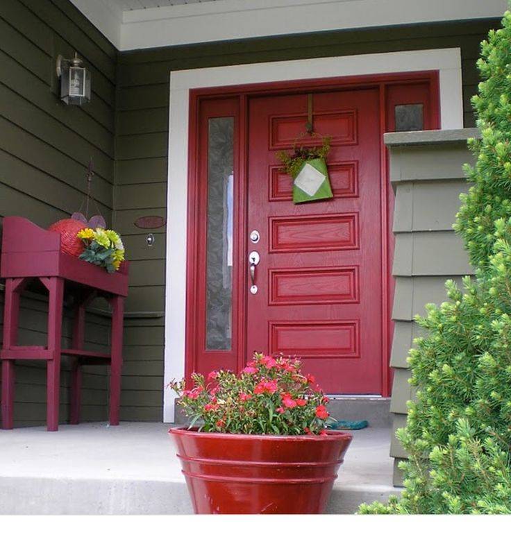 Каким цветом покрасить дверь в доме на даче: обзор +видео